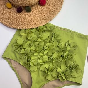 NWT green tea 3D bottoms small